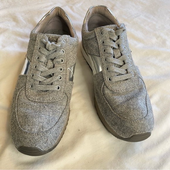 Allie Flannel Trainer - Picture 5 of 5